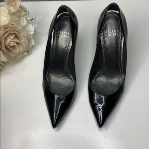 STUART WEITZMAN BLACK PATENT LEATHER PUMPS
